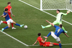 半场意大利1-0威尔士 贝洛蒂失良机佩西纳破门