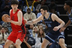 杨瀚森第一次首发的球衣被拍卖 成交价42356元