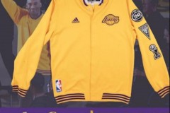 科比退役战热身服拍卖 价格高达33.6万美元