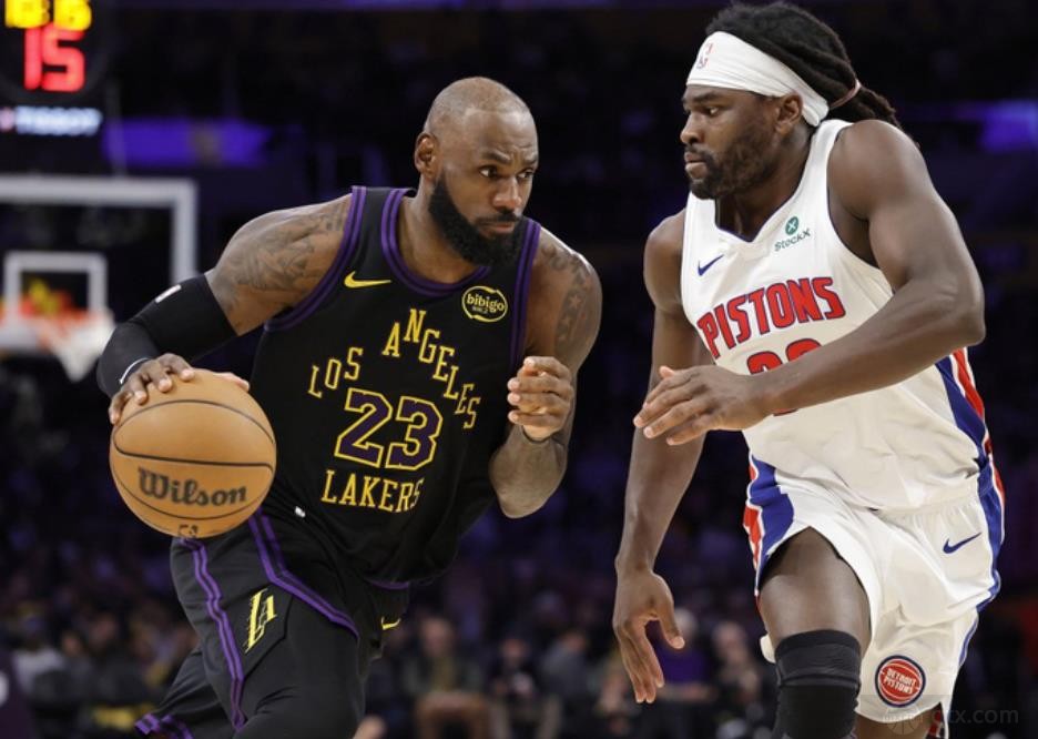 詹姆斯41岁第一天拿到17分