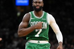 杰伦·布朗50分平生涯单场最高纪录 投篮26中18尽显高效