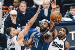 NBA常规赛独行侠加时128-129惜败国王 欧文30分9助德罗赞42分