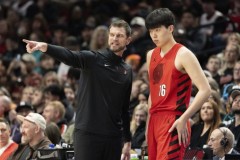 开拓者球迷因杨瀚森不上场退季票 赛季至今仅出战14场