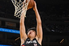 杨瀚森NBA季前赛首秀4分6犯离场 正负值-1