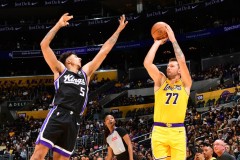 nba季前赛国王117-116险胜湖人 东契奇31分拉文15分6助