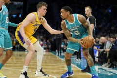 NBA今日战报湖人97-100遭黄蜂逆转 詹姆斯26分马威10分