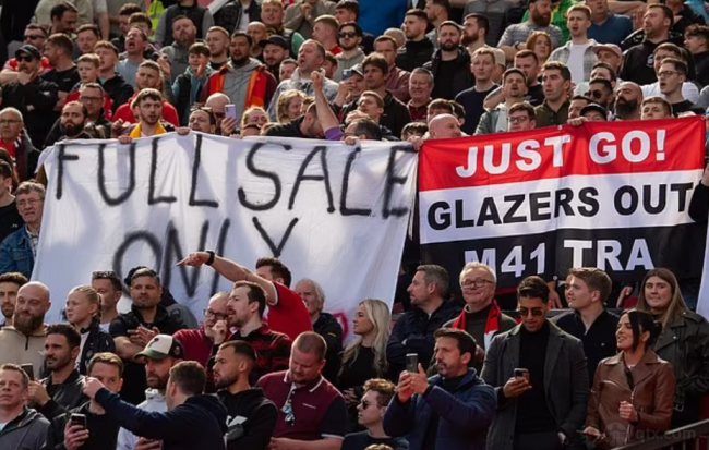 自 2005 年杠杆收购以来，格雷泽家族已从俱乐部抽走超过 10 亿英镑，球迷们经常对他们提出抗议