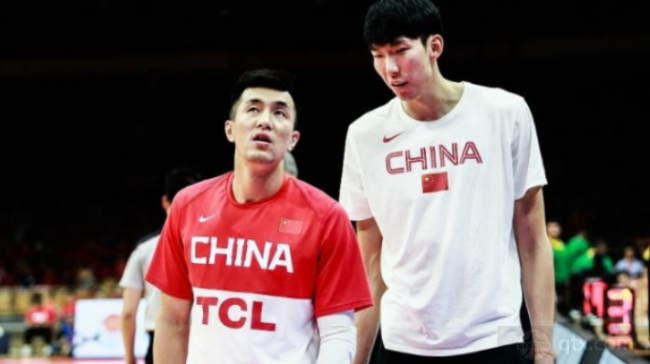 中国男篮核心球员郭艾伦与周琦