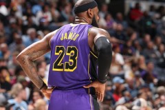 詹姆斯赛季首秀11分12助攻 助湖人取得3连胜