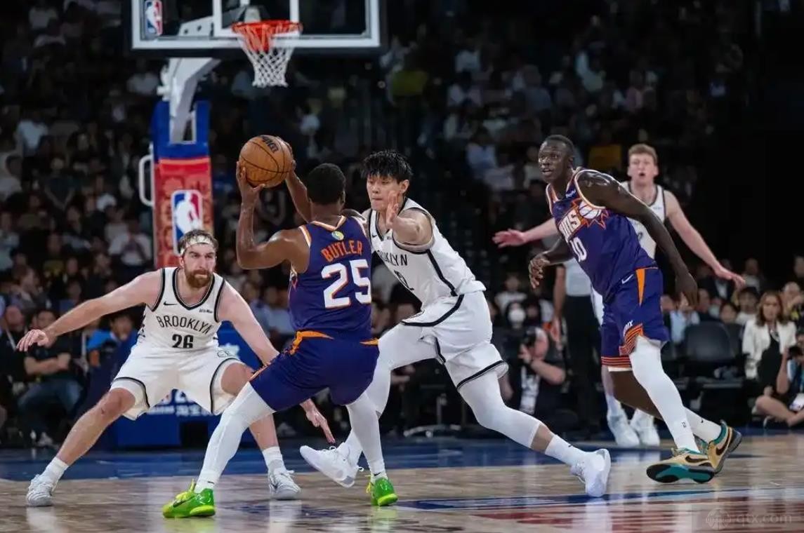 曾凡博nba首秀登场10分钟0出手