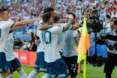 美洲杯32岁生日梅西甘当绿叶 力助阿根廷死里逃生