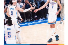 雷霆主场129-104大胜76人终结两连败 霍姆格伦29+9 亚历山大27分