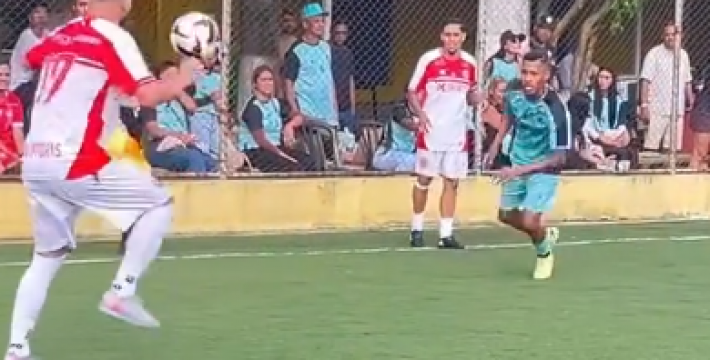 忍无可忍直接上演功夫足球😂