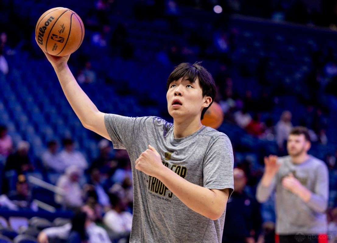 杨瀚森隔空给青岛男篮送祝福