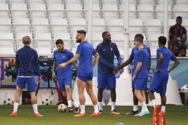 法国病情得到缓解 24名球员参加训练