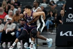 陈国豪nba季前赛首秀出彩 拿到14分3篮板