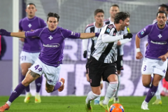 佛罗伦萨球迷辱骂弗拉霍维奇 导致比赛被临时中断