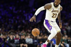 詹姆斯回应球迷调侃没头发 称你们知道自己有的是什么