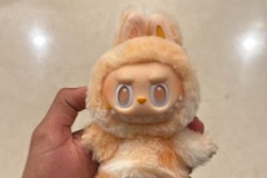 亚马尔社媒晒Labubu 开启中国行