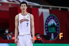 郭昊文宣布参加NBA选秀 上海久事表示同意和支持