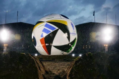 欧洲杯用的足球是什么样子 用球内置高频精确传感器 为VAR裁判提供帮助