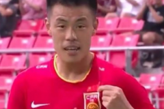 中国男足获东亚杯第三名  谭龙扮演救世主助国足拿下胜利