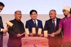 巴萨抵达神户参加欢迎晚宴 再次访问日本