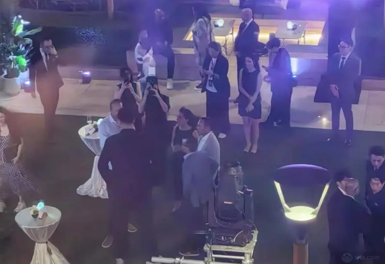 篮网队澳门赛姚明现身