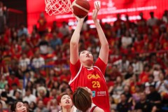 中国女篮小将张子宇适应速度远超预期 回防慢问题不明显