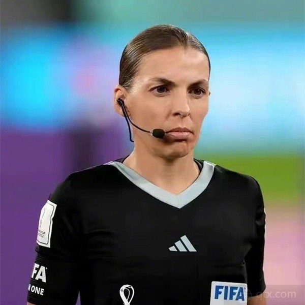 世界杯历史首位女主裁：斯蒂芬妮-弗拉帕尔