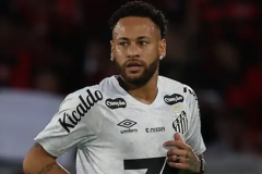 内马尔父亲收购贝利的品牌 纪念贝利职业生涯第1000个进球周年