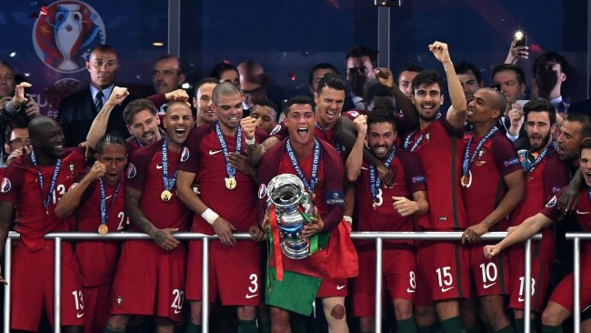 葡萄牙首夺欧洲杯
