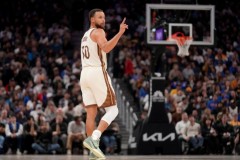 库里狂飙12记三分空砍48分 30岁后45次40+超乔丹