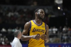 今日nba夏季联赛独行侠87-85险胜湖人 弗拉格10分斯威德22分10板