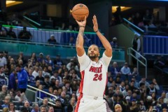 鲍威尔9记三分创生涯纪录 赛季场均3.1记三分