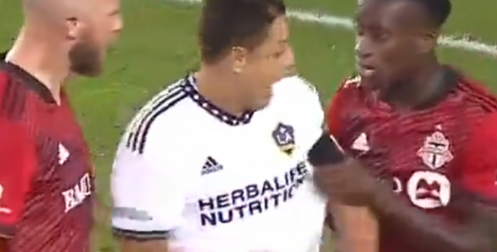 哥们你这假摔的演技也太浮夸了😂