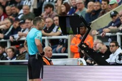 国际足联或推出新规 VAR介入第二张黄牌