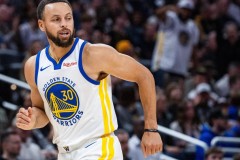 库里35岁后第7次轰下45+超越詹姆斯 独享历史第一