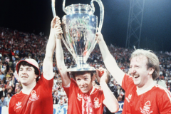 诺丁汉森林传奇约翰罗伯逊去世 俱乐部将用其名字命名看台