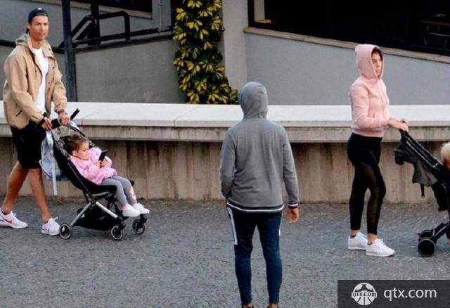 C罗不戴口罩上街 疫情之下引发争议