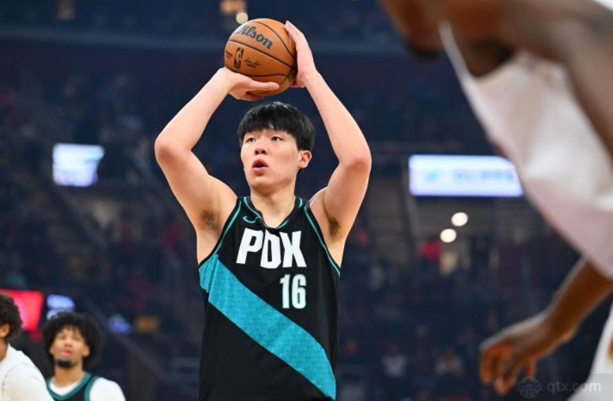 杨瀚森仅战首节5分钟拿2+1+1+1