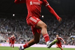 英超纽卡斯尔联2-3利物浦 16岁小将补时绝杀