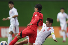 韩媒称中国技术礼仪双输 场上不是在踢球而是在表演武术
