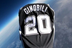 吉诺比利球衣被送上太空 NBA历史上首次出现