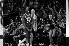 NBA常规赛76人主场102-100险胜凯尔特人 马克西21+9 布朗空砍24分