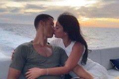 C罗订婚送乔治娜超27万英镑礼物 包括一部保时捷