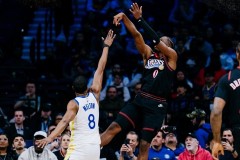 NBA常规赛勇士客场98-99惜败76人 库里缺阵 马克西狂轰35分