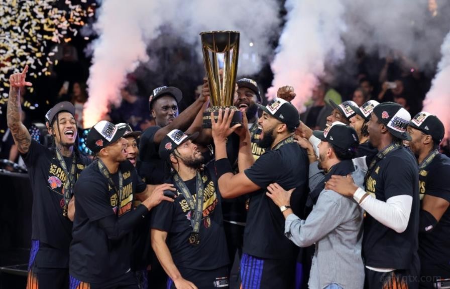 曝尼克斯将不会在主场升起NBA杯冠军旗帜