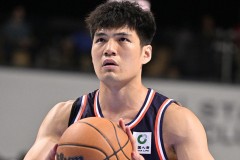 广州男篮本土球员合计投中5球 陈国豪5中1得6分