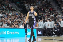 拉文9次40+8三分排名历史第五 位居国王队史第一